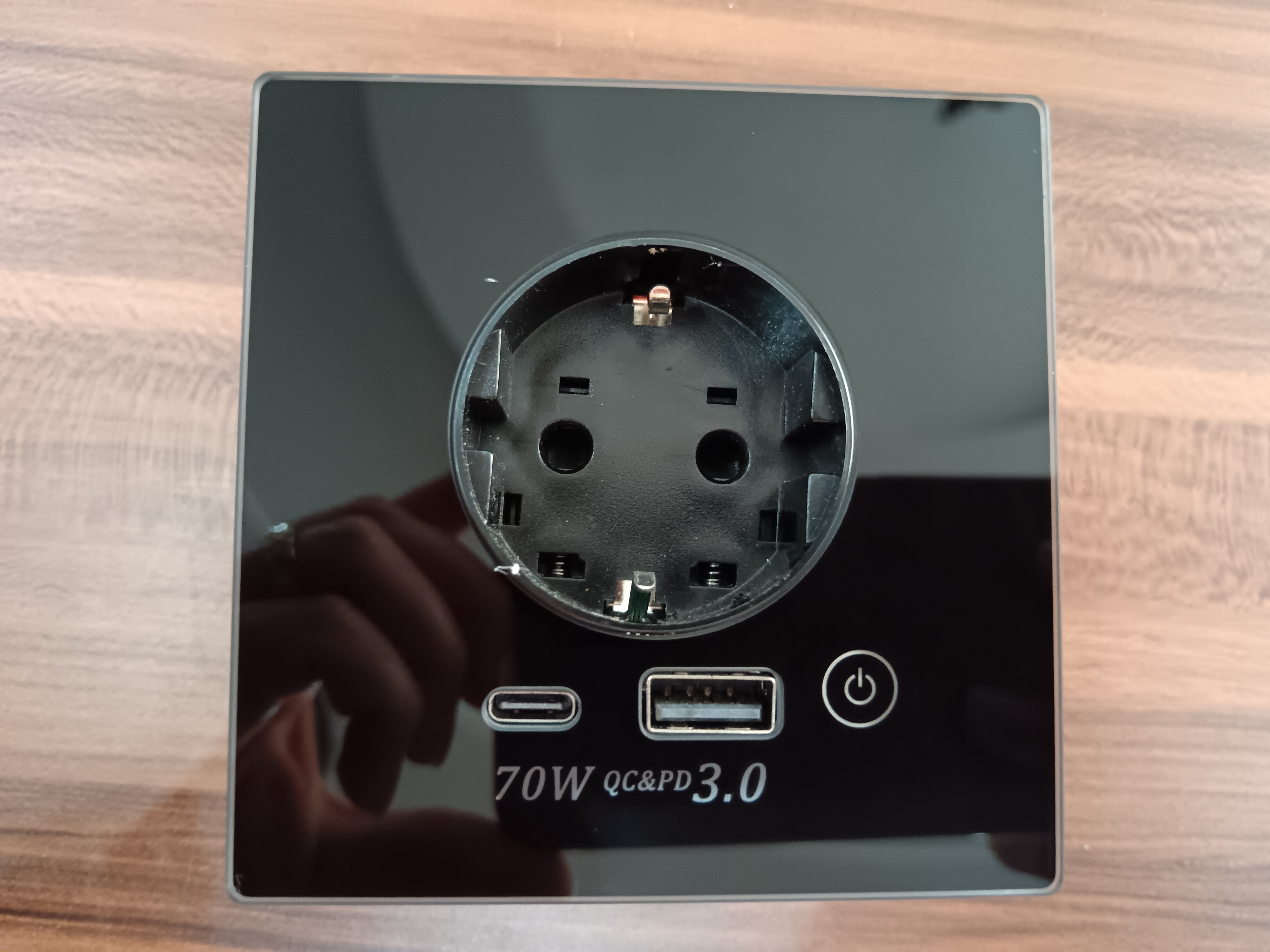 پریز هوشمند  با درگاه تایپ c  , usb وایفای تایپ سی 70 وات تویا wifi tuya