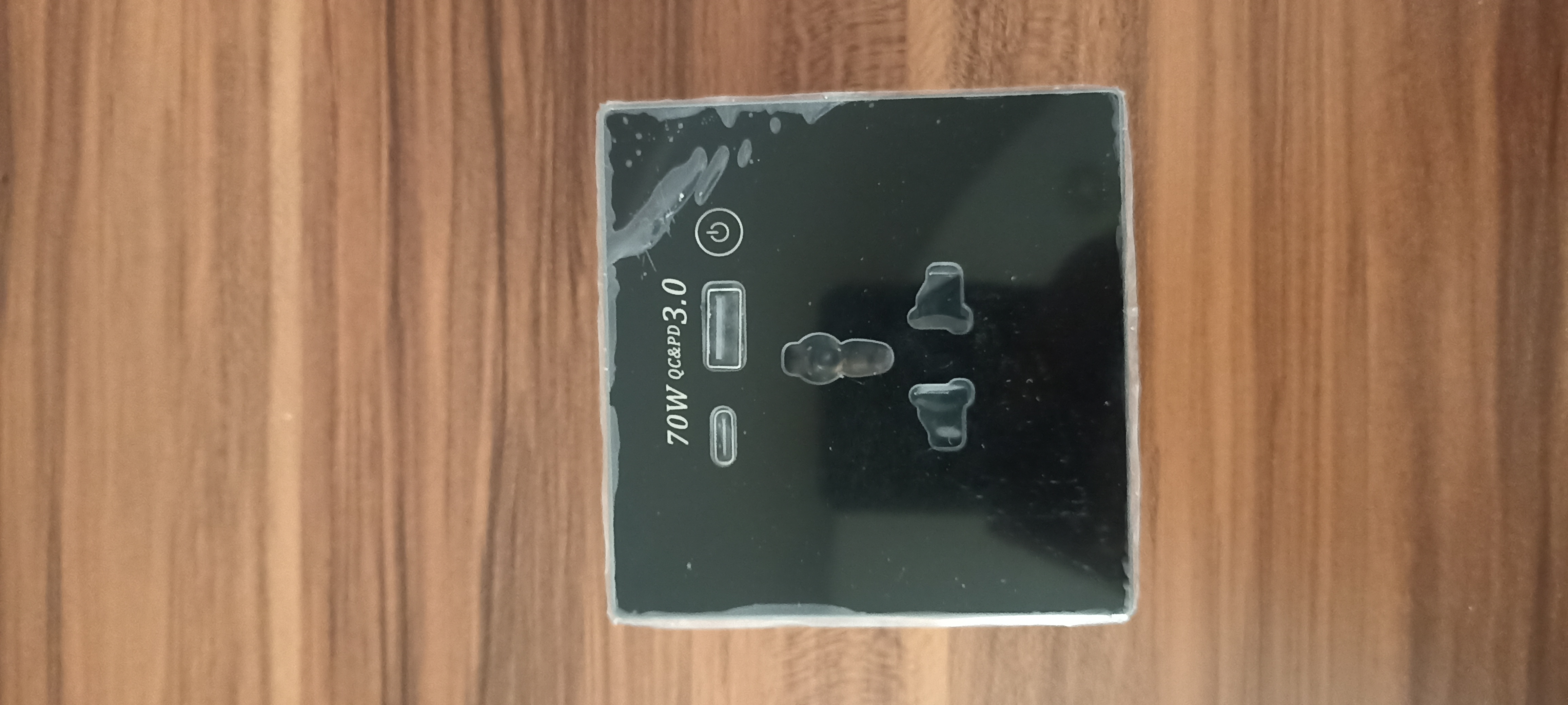 پریز هوشمند سه سوراخ وای‌فای wifi تویا درگاه تایپ c فست شارژر ۷۰ وات درگاه usb 3 , وای‌فای tuya